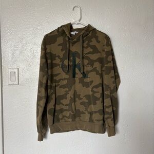 Calvin Klein Men's Green Camouflage Hoodie size medium